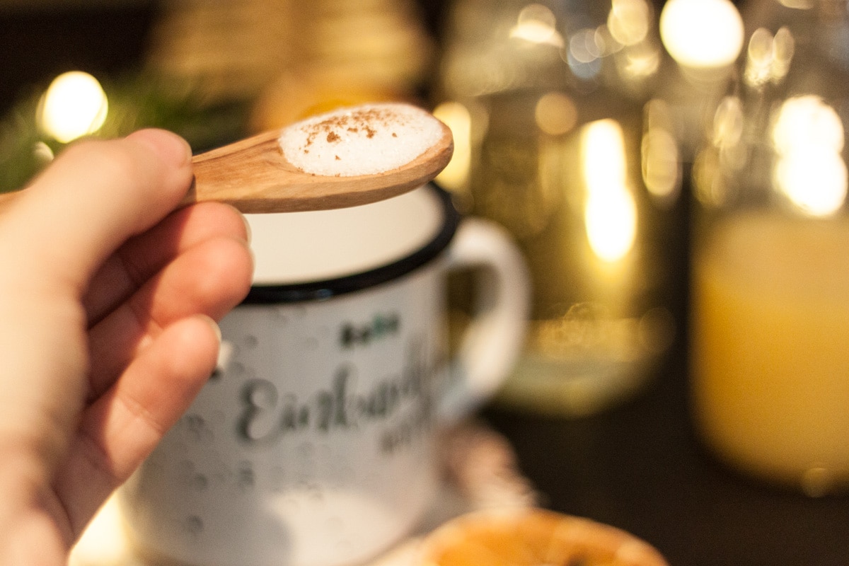 Rezept: Fruchtiger Glühwein mit Weißwein und Orange Rezept: Fruchtiger Glühwein mit Weißwein und Orange