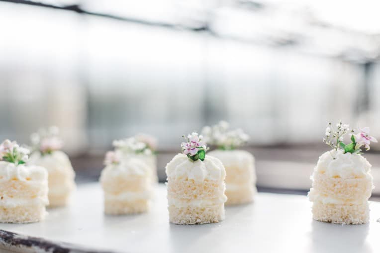 Hochzeitsinspiration: Elegant Olive (Sweets Table) | marygoesround.de